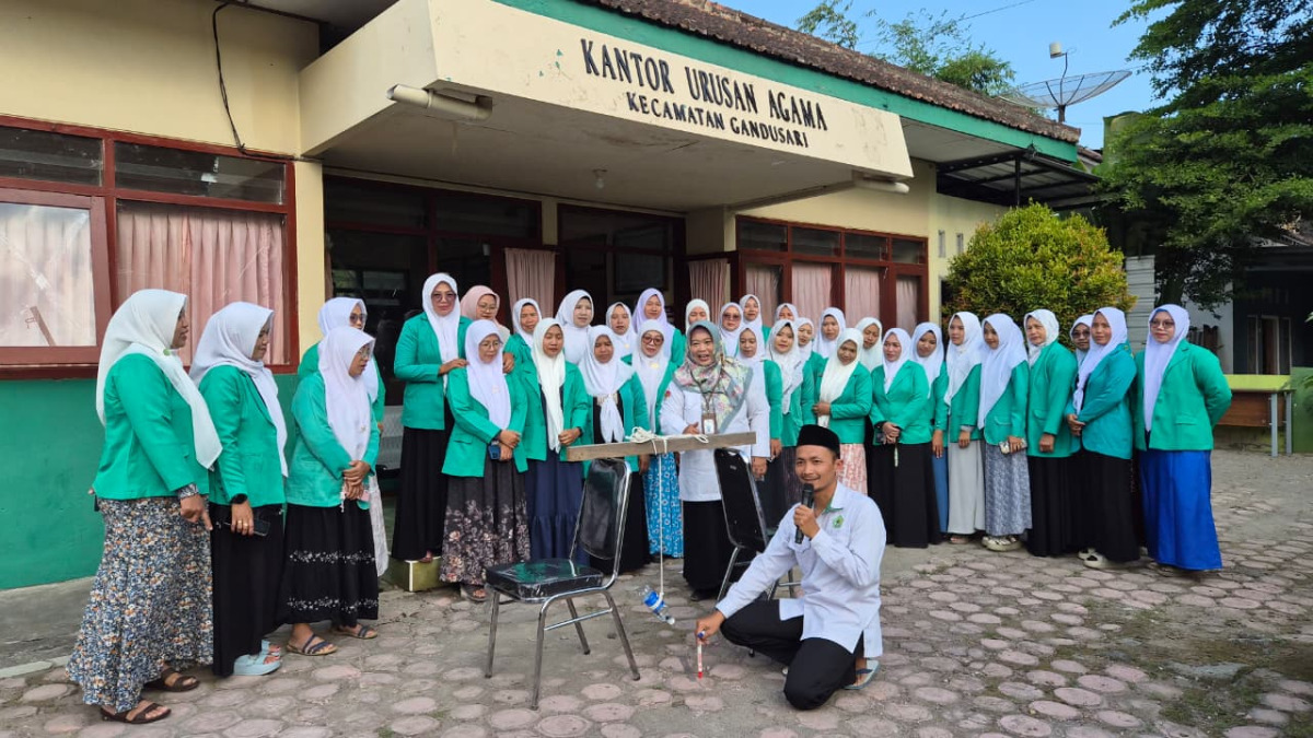 PAC Fatayat NU Gandusari Gelar Sosialisasi Rashdul Kiblat untuk Penguatan Pemahaman Arah Salat